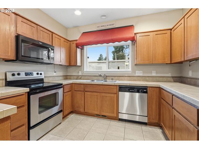12400 Ne 70TH Cir, Vancouver, WA 98682