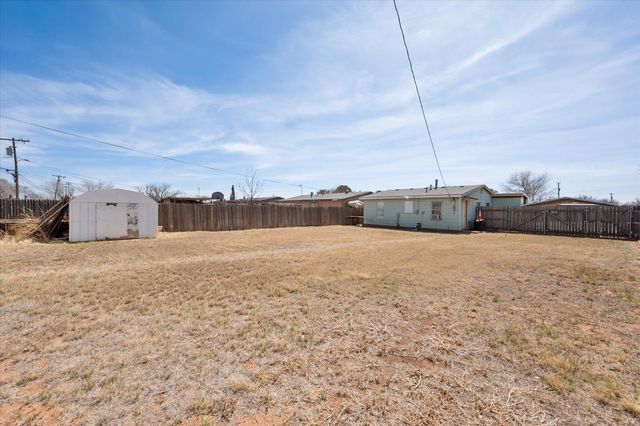 513 E Magnolia Avenue, Brownfield, TX 79316
