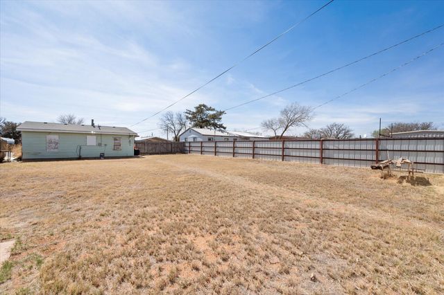 513 E Magnolia Avenue, Brownfield, TX 79316