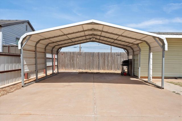 513 E Magnolia Avenue, Brownfield, TX 79316