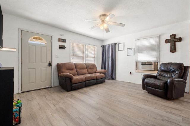 513 E Magnolia Avenue, Brownfield, TX 79316