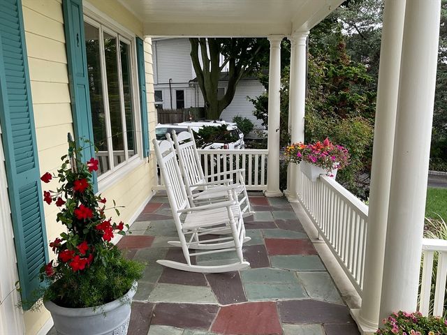 84 Humphrey 1R, Swampscott, MA 01907