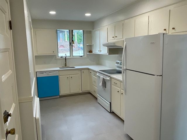 84 Humphrey 1R, Swampscott, MA 01907