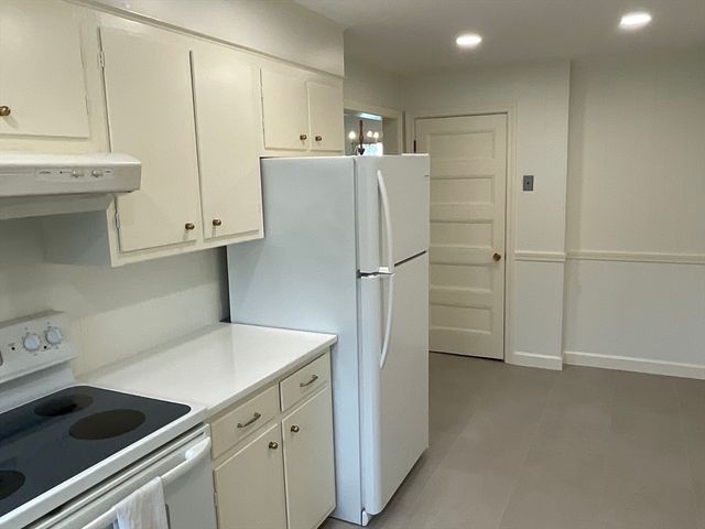 84 Humphrey 1R, Swampscott, MA 01907