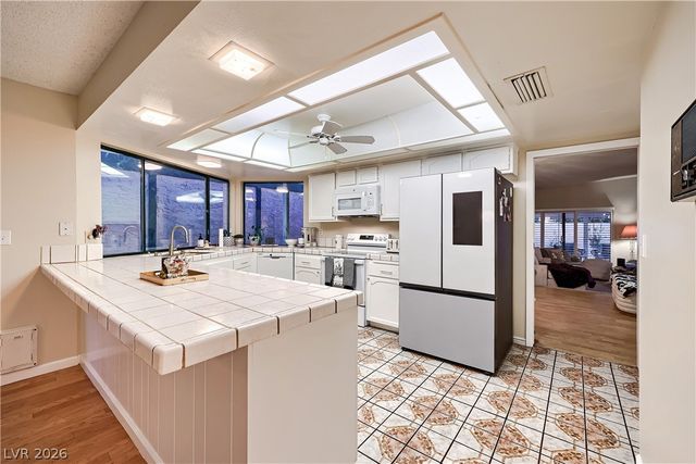 2200 Plaza Del Puerto, Las Vegas, NV 89102