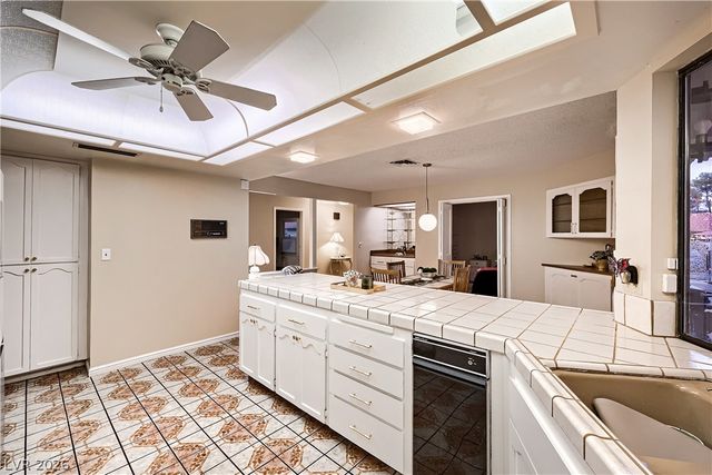 2200 Plaza Del Puerto, Las Vegas, NV 89102