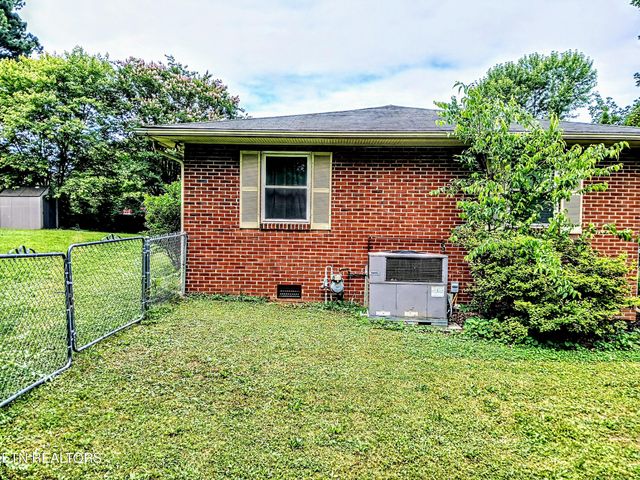 1416 Harmony Rd, Knoxville, TN 37912