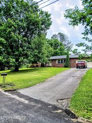 1416 Harmony Rd, Knoxville, TN 37912
