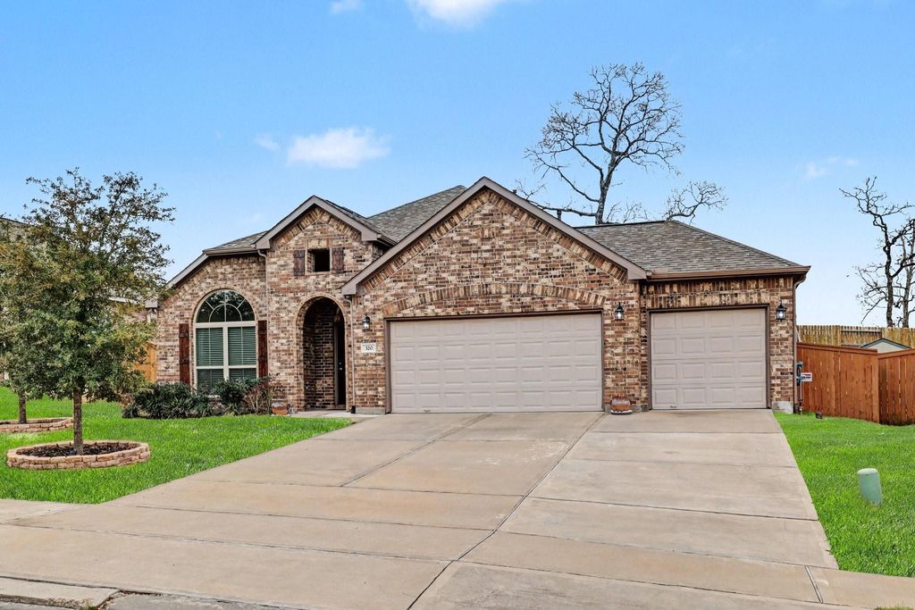 320 Red Maple Lane, Conroe, TX 77304