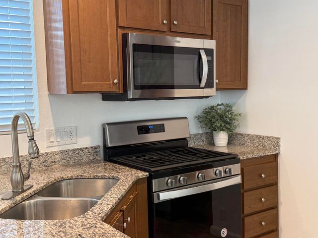 26814 S Mooney Boulevard B45, Visalia, CA 93277