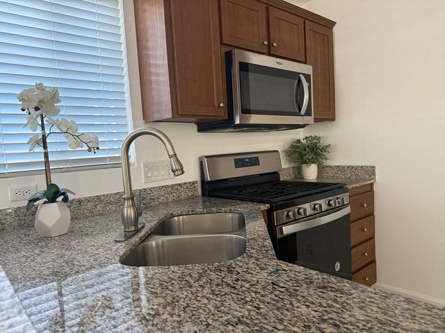 26814 S Mooney Boulevard B45, Visalia, CA 93277