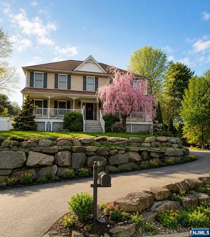 19 Hunterdon Place, West Milford, NJ 07480