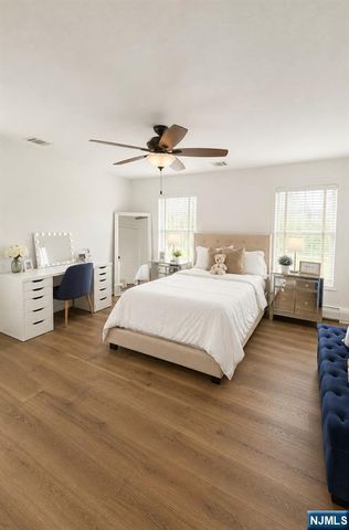19 Hunterdon Place, West Milford, NJ 07480
