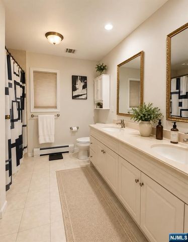 19 Hunterdon Place, West Milford, NJ 07480