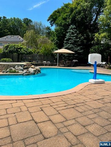 19 Hunterdon Place, West Milford, NJ 07480