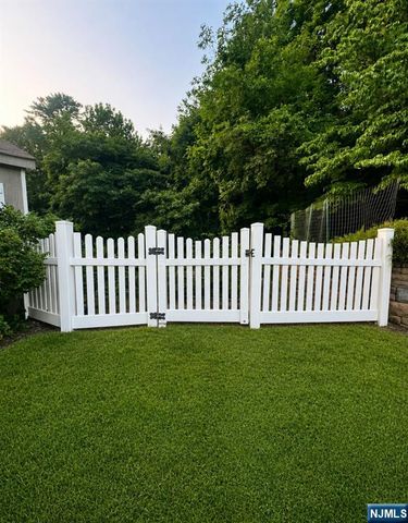 19 Hunterdon Place, West Milford, NJ 07480