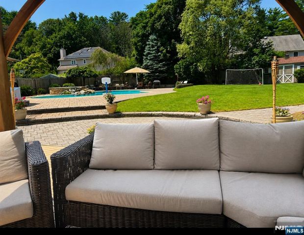 19 Hunterdon Place, West Milford, NJ 07480