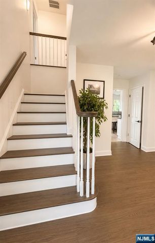 19 Hunterdon Place, West Milford, NJ 07480