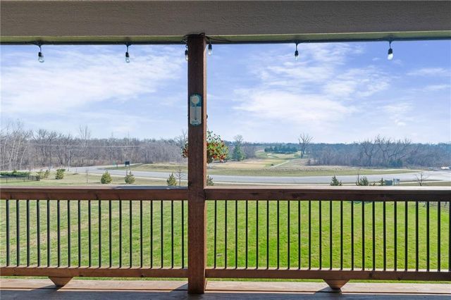 5003 N 145th Street, Basehor, KS 66007