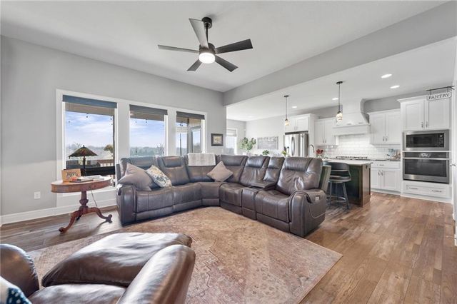 5003 N 145th Street, Basehor, KS 66007