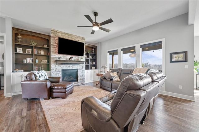 5003 N 145th Street, Basehor, KS 66007