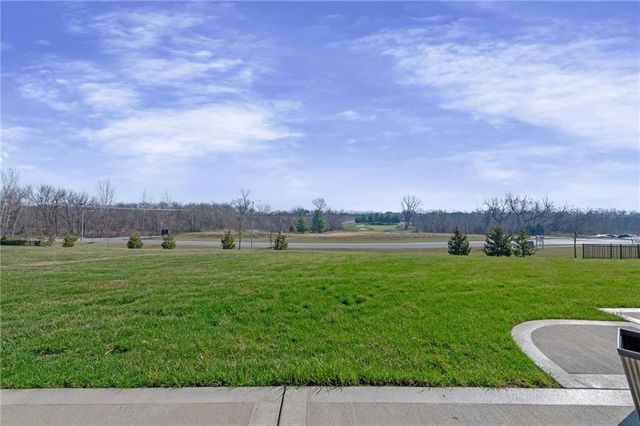 5003 N 145th Street, Basehor, KS 66007