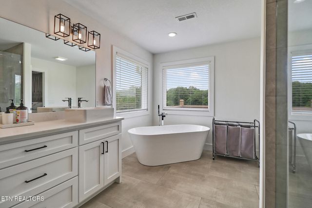 322 Randolph Rd, Crossville, TN 38571