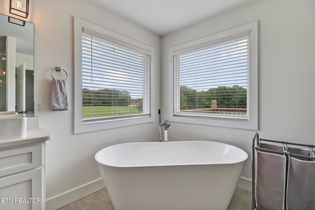 322 Randolph Rd, Crossville, TN 38571