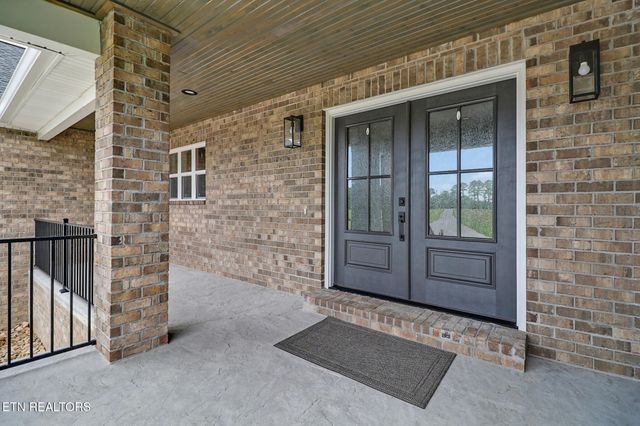 322 Randolph Rd, Crossville, TN 38571