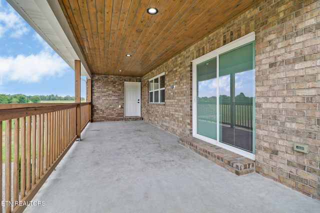 322 Randolph Rd, Crossville, TN 38571