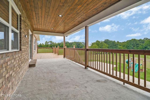 322 Randolph Rd, Crossville, TN 38571