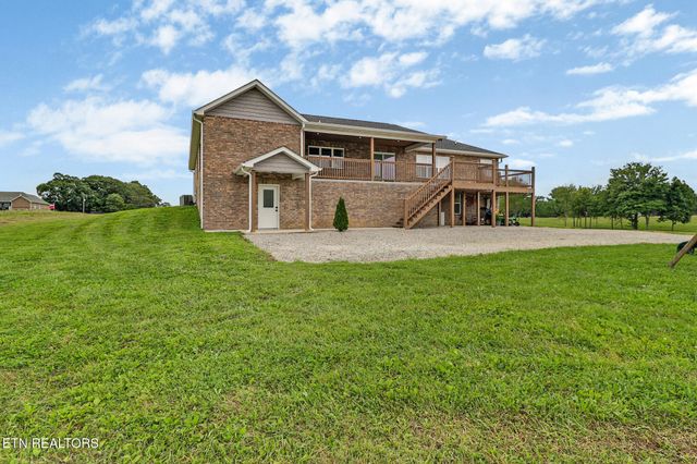 322 Randolph Rd, Crossville, TN 38571