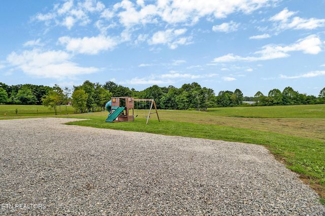 322 Randolph Rd, Crossville, TN 38571