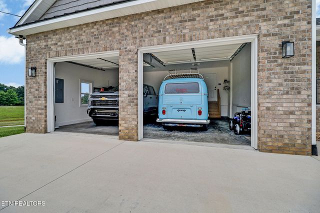 322 Randolph Rd, Crossville, TN 38571