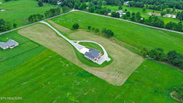 322 Randolph Rd, Crossville, TN 38571