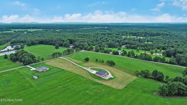 322 Randolph Rd, Crossville, TN 38571