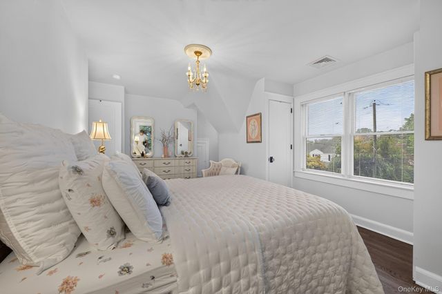 14 S Longfellow Street, Hartsdale, NY 10530