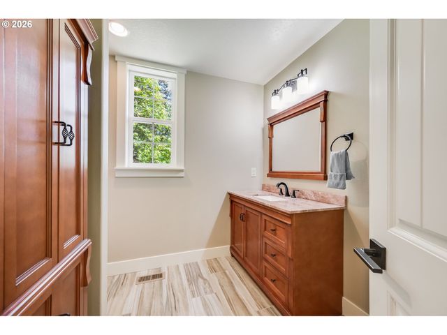 1522 N 4TH Ct, Washougal, WA 98671
