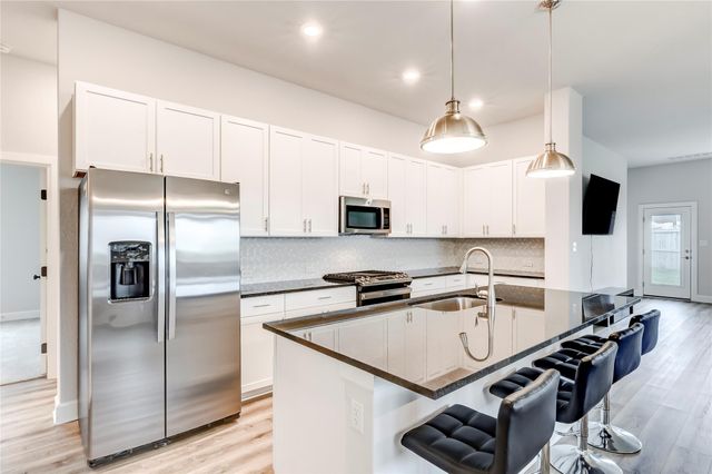 100 Patrick Herndon DR, Bastrop, TX 78602