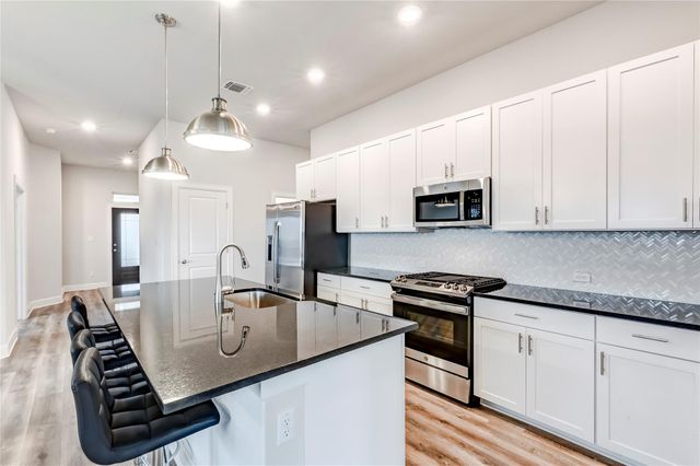 100 Patrick Herndon DR, Bastrop, TX 78602