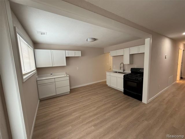 11359 Winthrop Street, Detroit, MI 48227