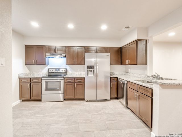 100 Lorenz Rd Apt 1504, San Antonio, TX 78209