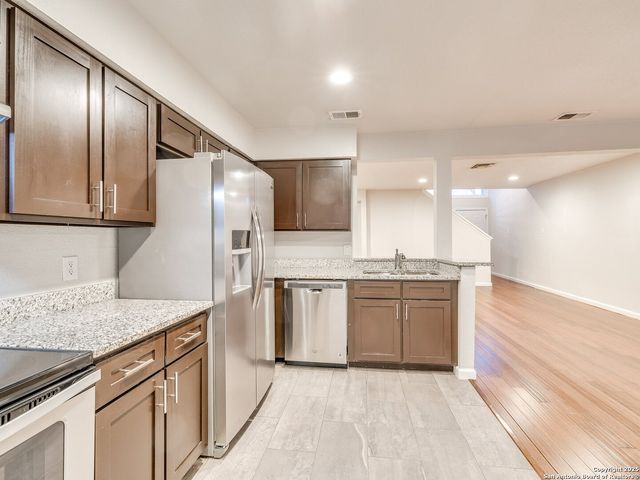 100 Lorenz Rd Apt 1504, San Antonio, TX 78209