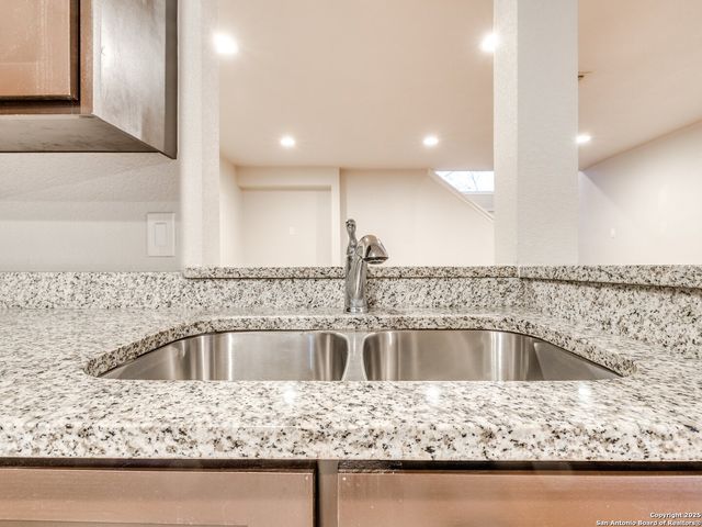 100 Lorenz Rd Apt 1504, San Antonio, TX 78209