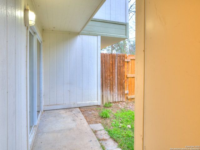 100 Lorenz Rd Apt 1504, San Antonio, TX 78209