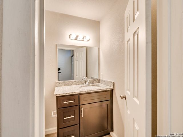 100 Lorenz Rd Apt 1504, San Antonio, TX 78209