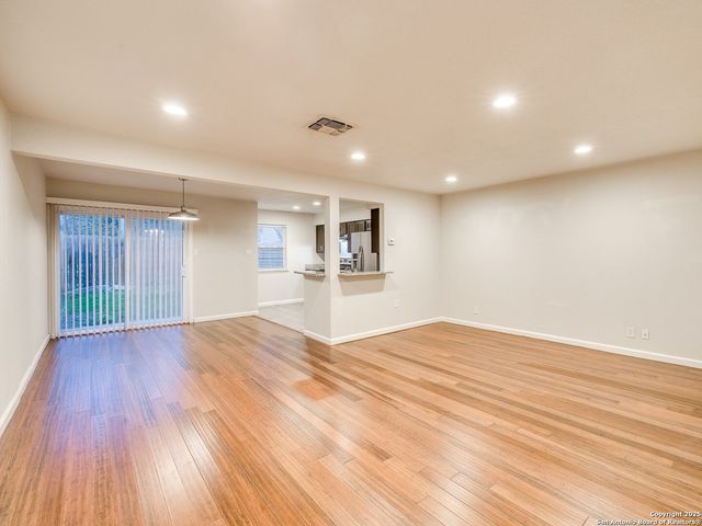 100 Lorenz Rd Apt 1504, San Antonio, TX 78209