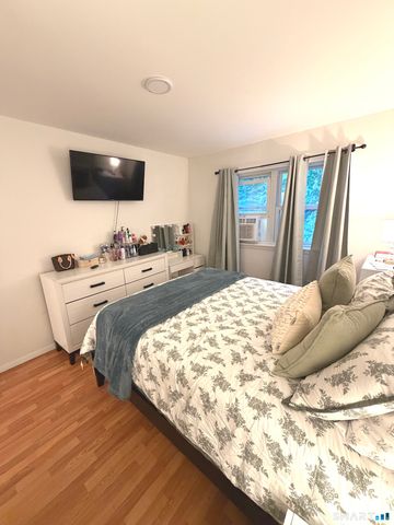 101 Ridge Road 12, Naugatuck, CT 06770