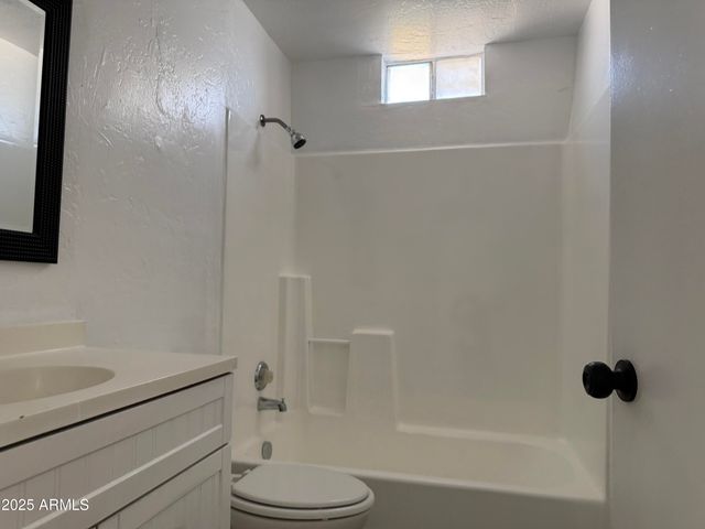 13221 N 21st Place 7, Phoenix, AZ 85022