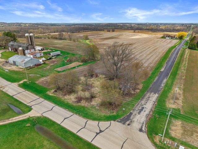 7293 Aurora ROAD, West Bend, WI 53090